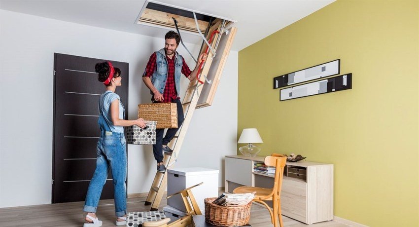 Attic ladder with trapdoor: simplicity, practicality and accessibility