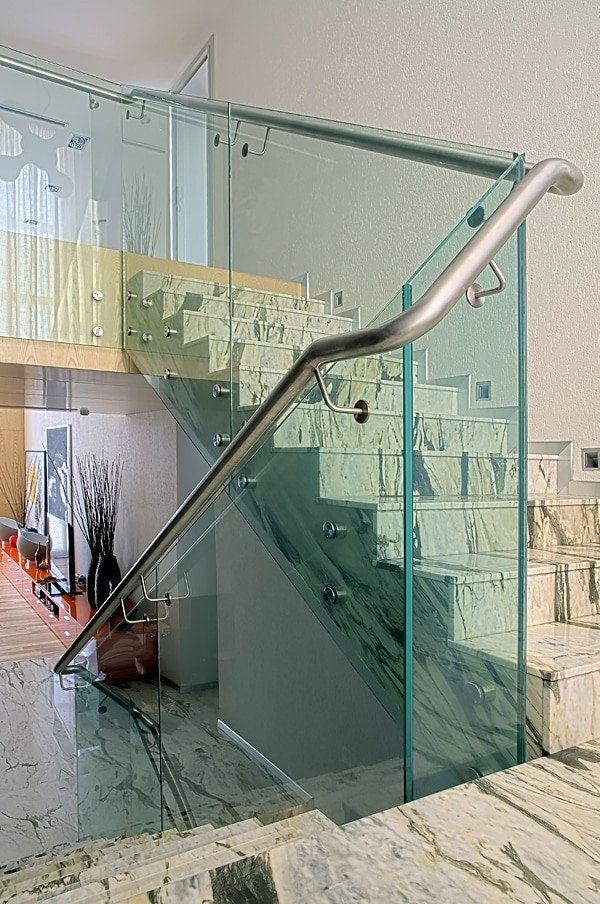 Types of glass railings of stairs and methods of their installation