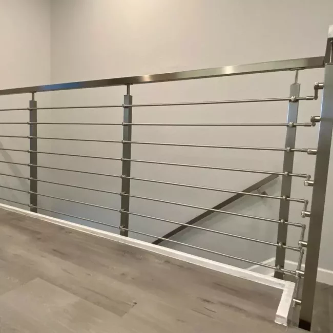 Horizontal aluminum railing