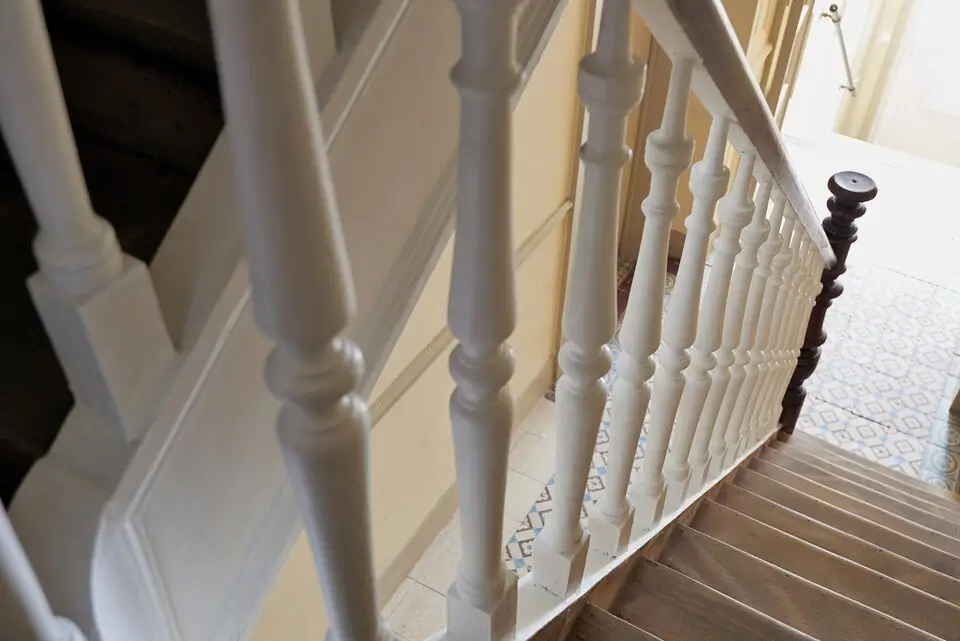 stair baluster spacing