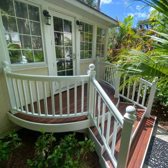 white aluminum deck railing