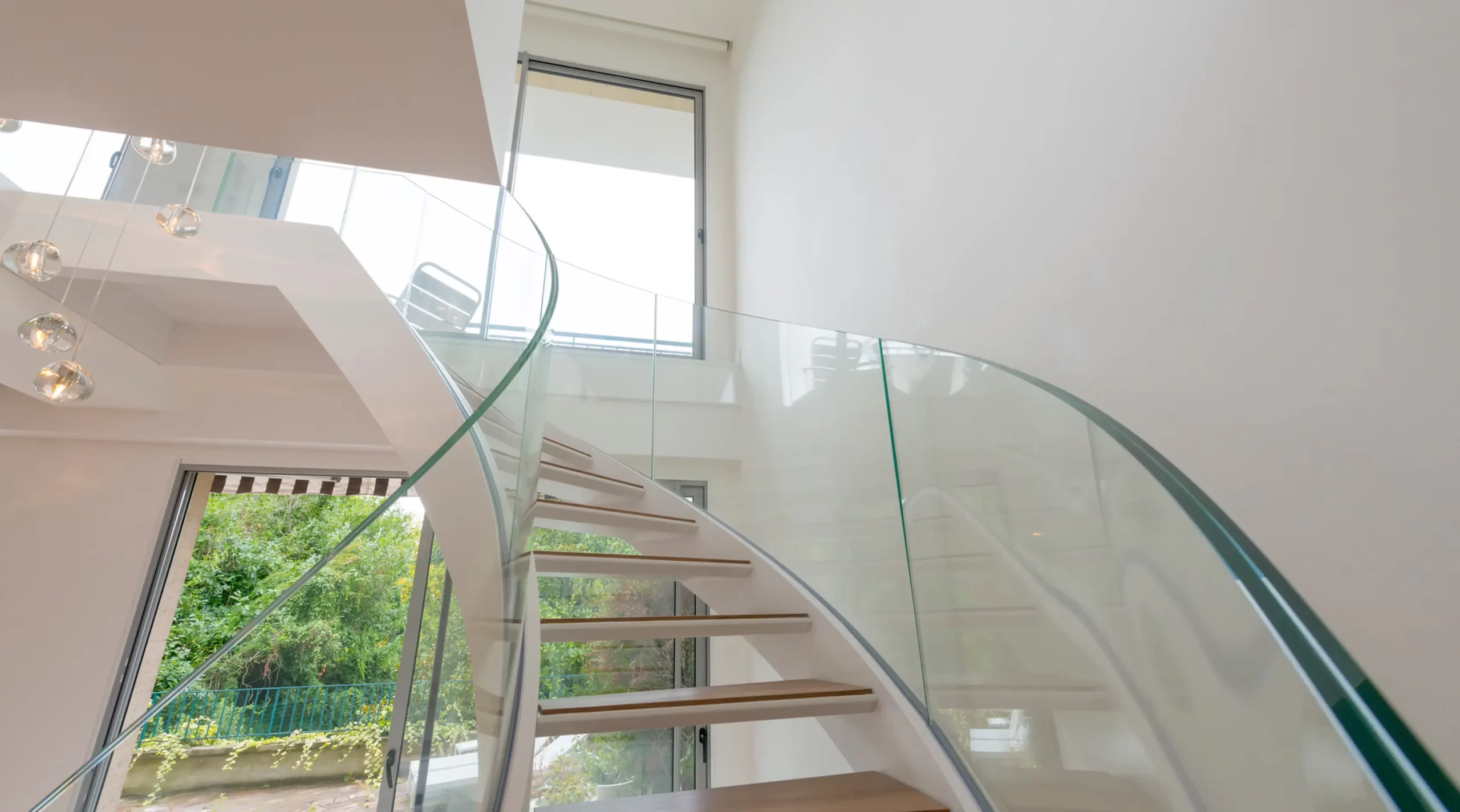 curved glass railing